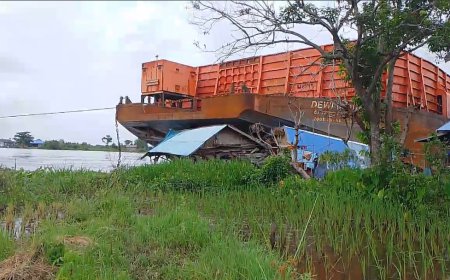 Tongkang Batu Bara Hantam Rumah di Bahalayung Batola