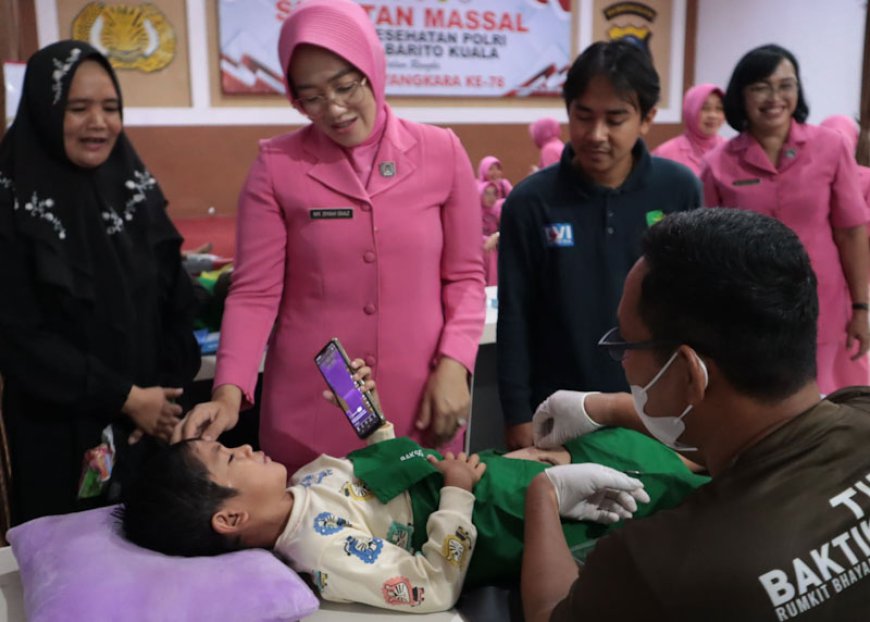 Menandai Hari Bhayangkara ke-78, Puluhan Anak Ikuti Sunatan Massal di Polres Batola