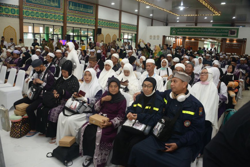 Alhamdulillah! Jemaah Haji Kloter 08 Debarkasi Banjarmasin Tiba di Tanah Air