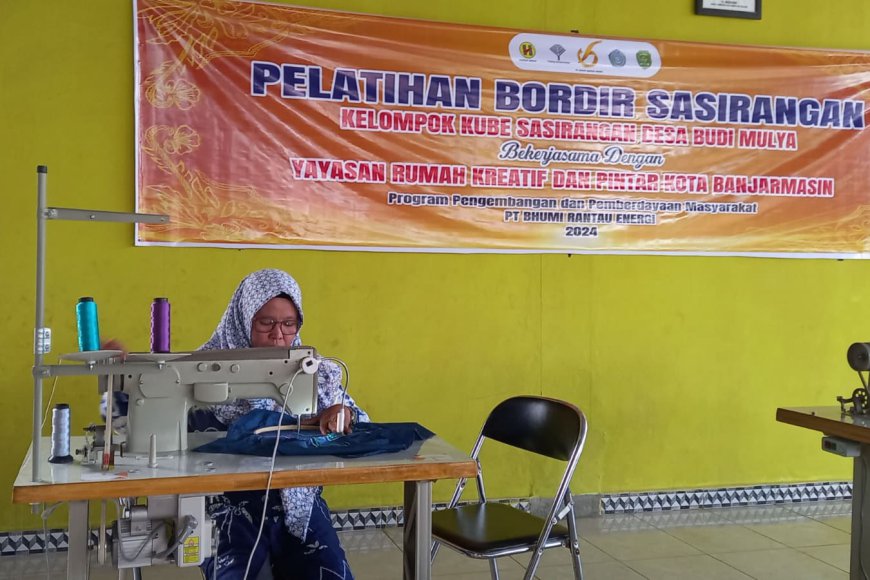 Tingkatkan Skill, PT BRE Gelar Pelatihan Membordir Sasirangan di Desa Budi Mulya