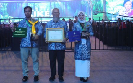 Kolaborasi Apik Bersama PT BRE, Desa Bitahan Baru Terima Trofi Proklim Lestari