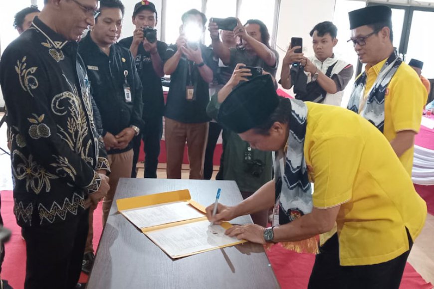 Rahmadian Noor-Sumarji Daftar ke KPU Batola, Unjuk Kekuatan 8 Parpol Koalisi