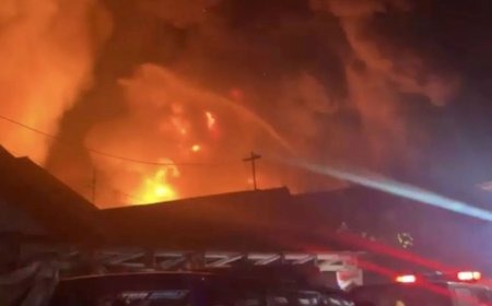 Seorang Relawan Pemadam Gugur Dalam Kebakaran Gudang di Belitung Banjarmasin