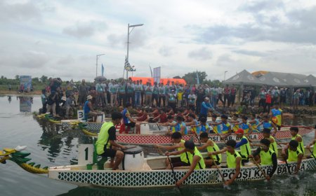 Ratusan Pedayung Kalimantan Berlaga di Lomba Perahu Naga Batola 2025