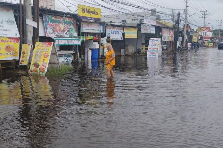 Alalak Batola Direndam Banjir, Jalan Trans Kalimantan Ikut Tergenang