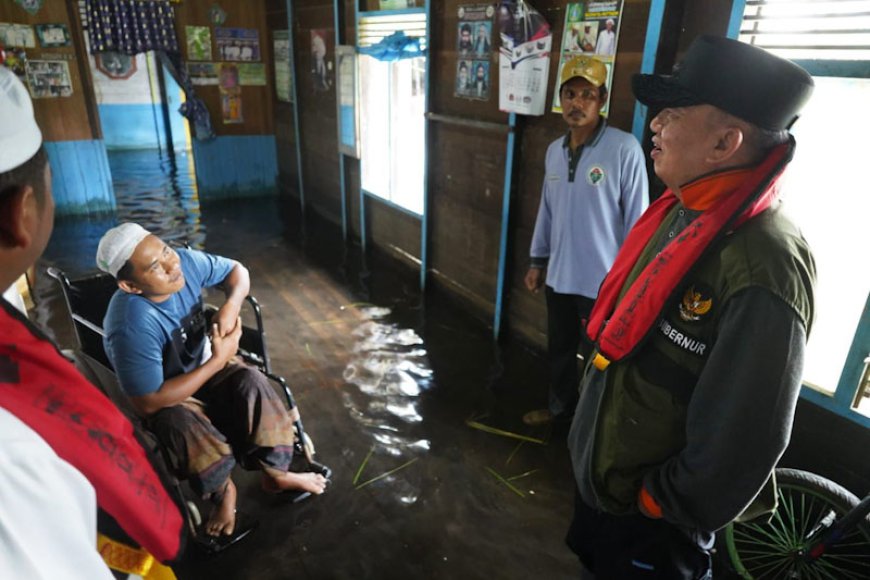 Semringah Warga Mandastana Batola Sambut Gubernur Kalsel di Tengah Banjir