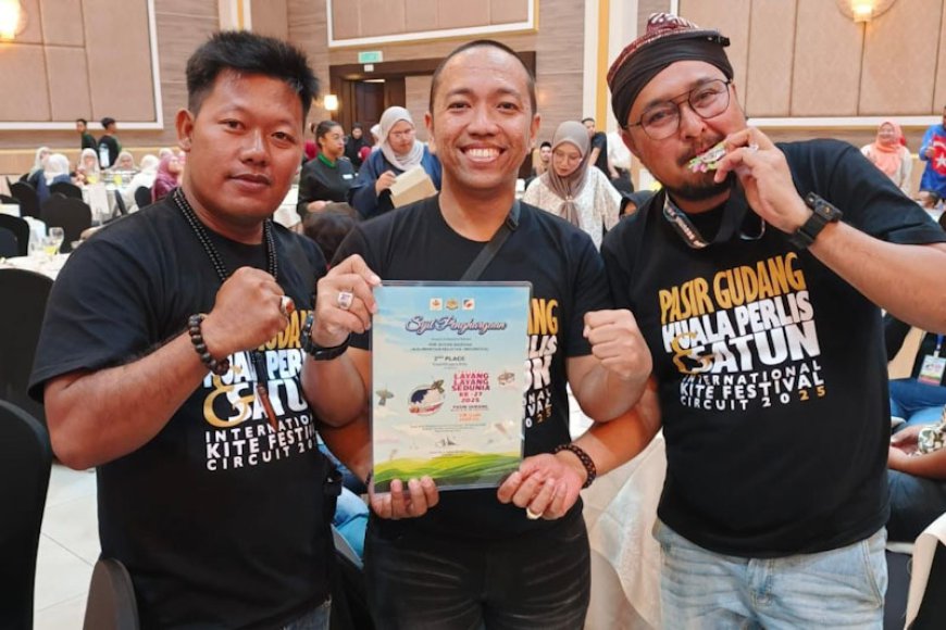 Pelayang Batola Bawa Pulang Dua Gelar dari Festival Layang-layang Dunia di Malaysia