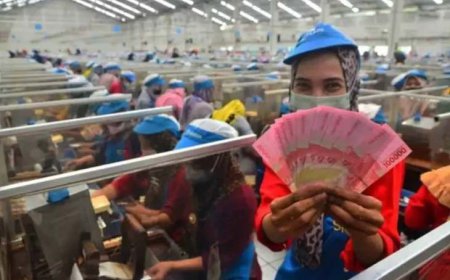 Menaker Rilis SE Pelaksanaan THR Pekerja, Dibayar Sepekan Sebelum Lebaran 2025