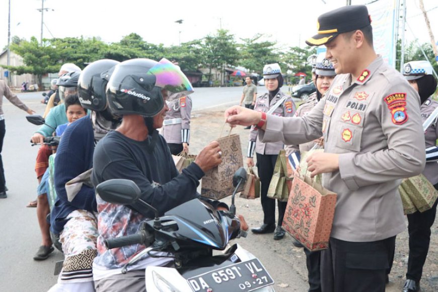 Pererat Tali Silaturahmi, Polres Batola Berbagi Takjil