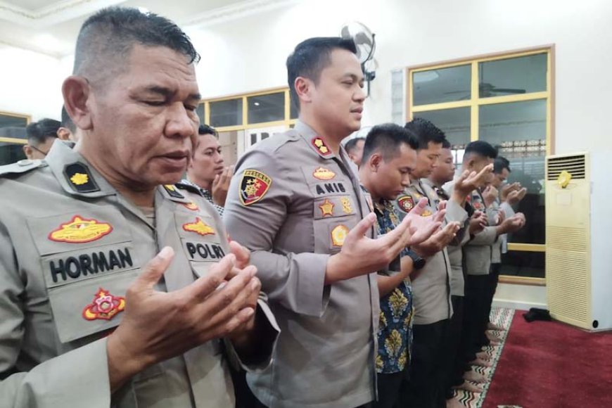 Polres Batola Gelar Salat Gaib Untuk 3 Mendiang Anggota Polri di Way Kanan Lampung