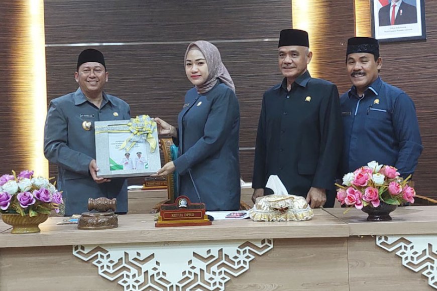 Antar LKPj 2024 ke DPRD Batola, Bupati Bahrul Ilmi Sisipkan Usulan Lima Raperda Baru