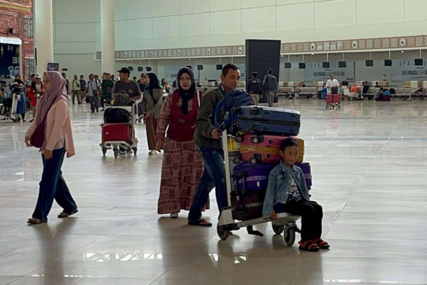 Momen Puncak Arus Mudik, Bandara Syamsudin Noor Dilintasi Belasan Ribu Penumpang