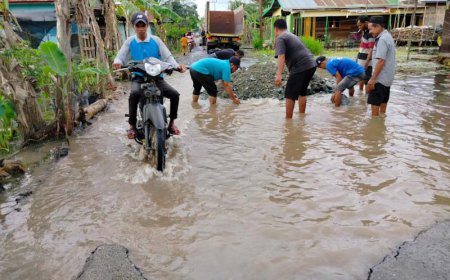 Berbulan-bulan Digerus Banjir, Warga Jejangkit Batola Berswadaya Perbaiki Jalan