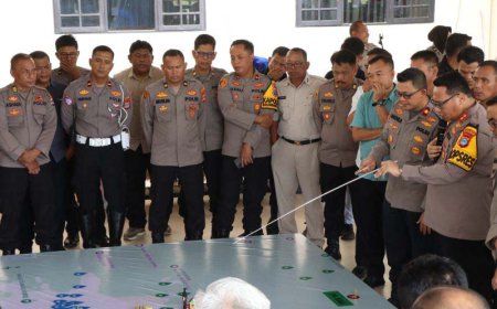 Ratusan Personel Kepolisian Kawal TPS PSU di Banjarbaru