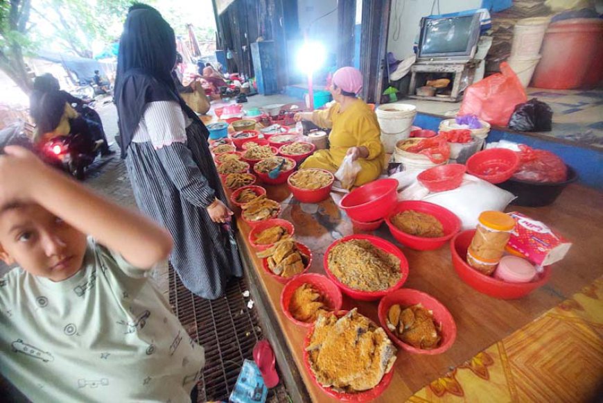 Momen Mudik Lebaran, Pedagang Iwak Pakasam di Barabai Panen Pembeli