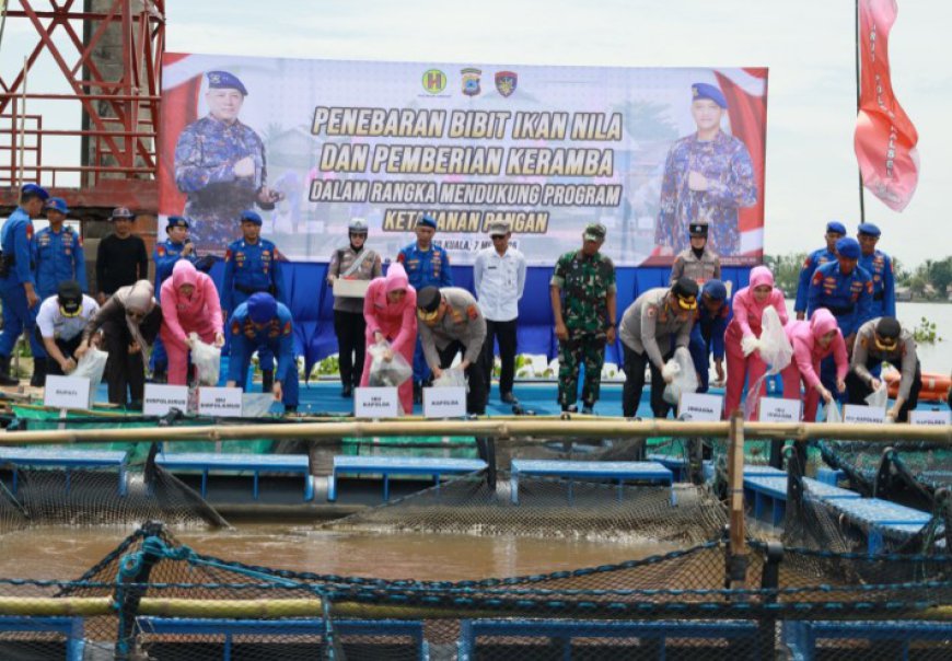 Dukung Ketahanan Pangan, Polda Kalsel Tebar Ratusan Ribu Bibit Ikan di Batola