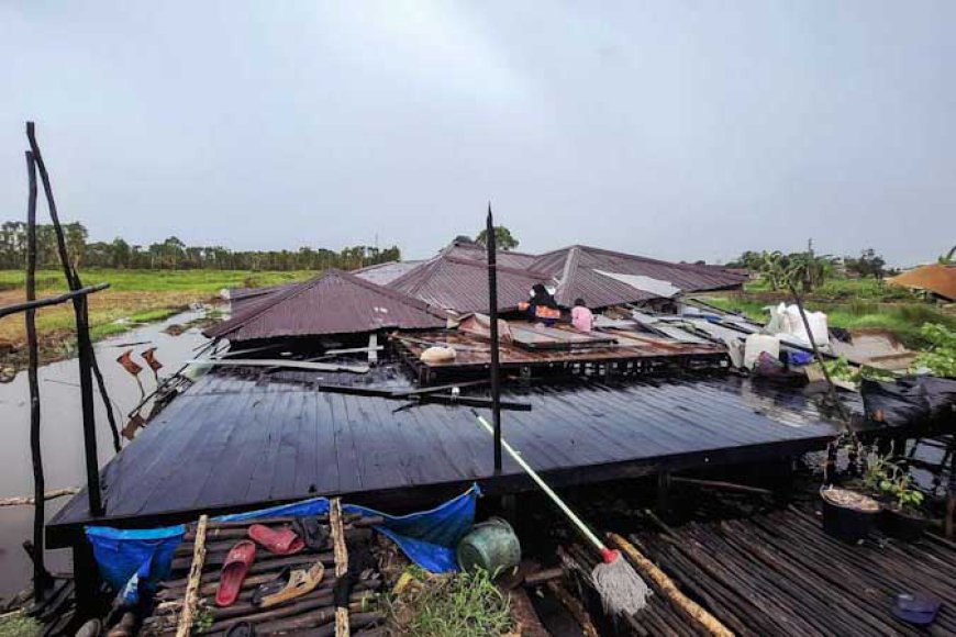Belasan Rumah di Jejangkit Batola Rusak Dihantam Puting Beliung