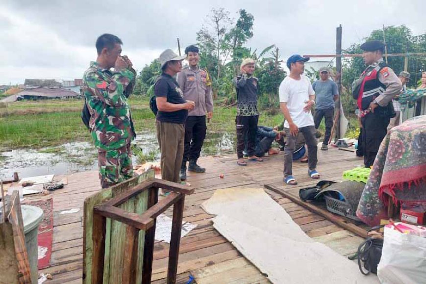 Puluhan Rumah Diterjang Puting Beliung, Anggota DPRD Batola Tinjau Lokasi Terdampak