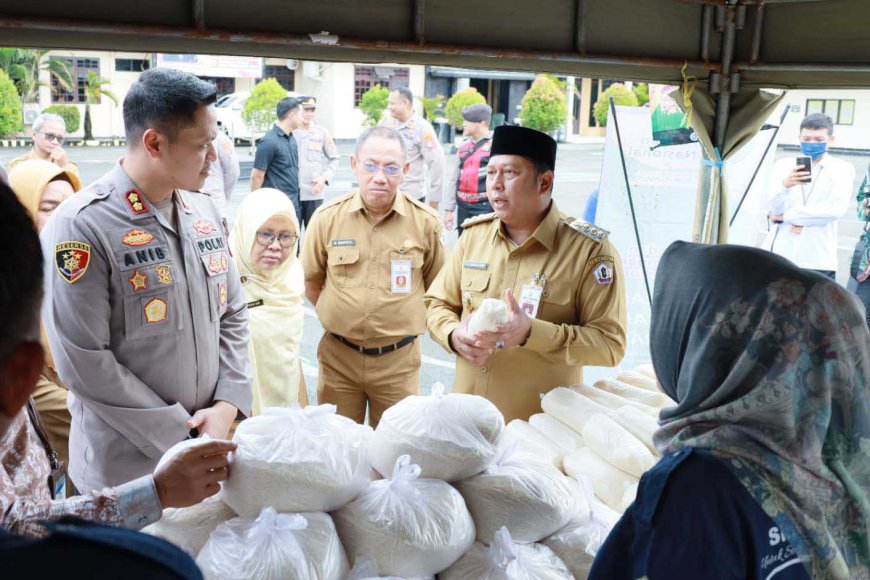 Kolaborasi Polres dan Pemkab Batola Gelar Pasar Murah Jelang Iduladha 1446 Hijriah