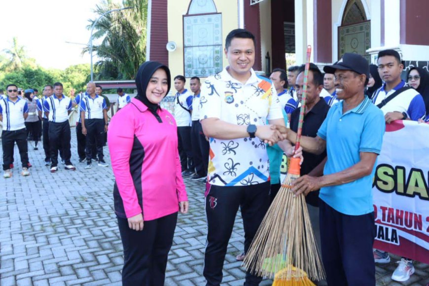 Polres Batola Gelar Baksos Membersihkan Masjid Jelang Hari Bhayangkara ke-79