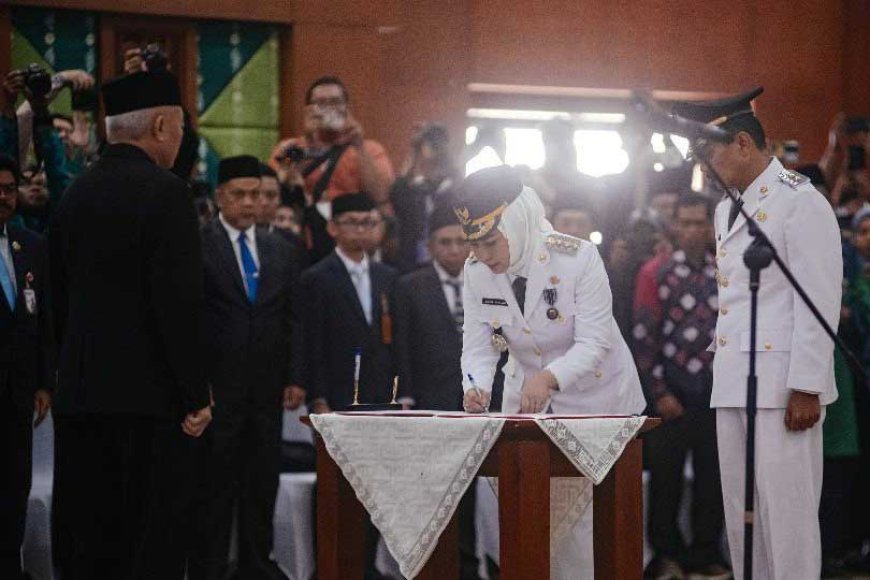 Dilantik Gubernur Kalsel, Lisa Halaby Resmi Menjadi Wali Kota Perempuan Pertama di Banjarbaru