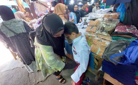 Jelang Tahun Pelajaran 2025/2026, Penjualan Seragam Sekolah di Banjarmasin Meningkat