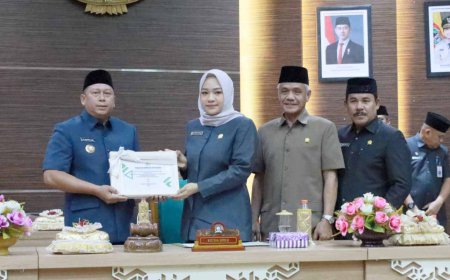Bupati Antar Dua Ranperda Strategis Dalam Paripurna DPRD Batola