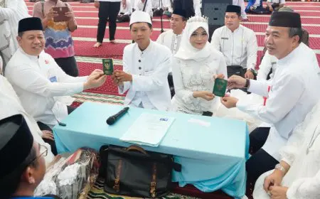 Kado Spesial HUT Kalsel ke-75, Ratusan Pasangan Ikuti Nikah Massal