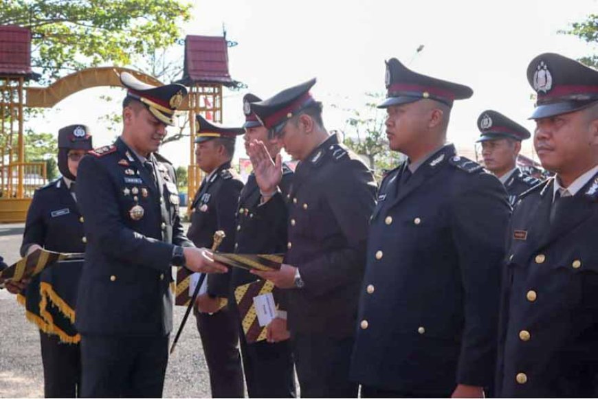Peringatan Hari Bhayangkara ke-79 di Batola, Belasan Personel Terima Penghargaan