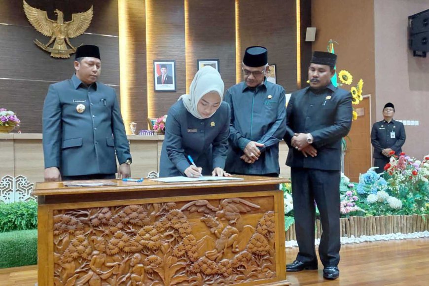 Nota KUPA-PPAS APBD Perubahan 2025 Diteken, DPRD Batola Setujui Anggaran Rp1,9 Triliun