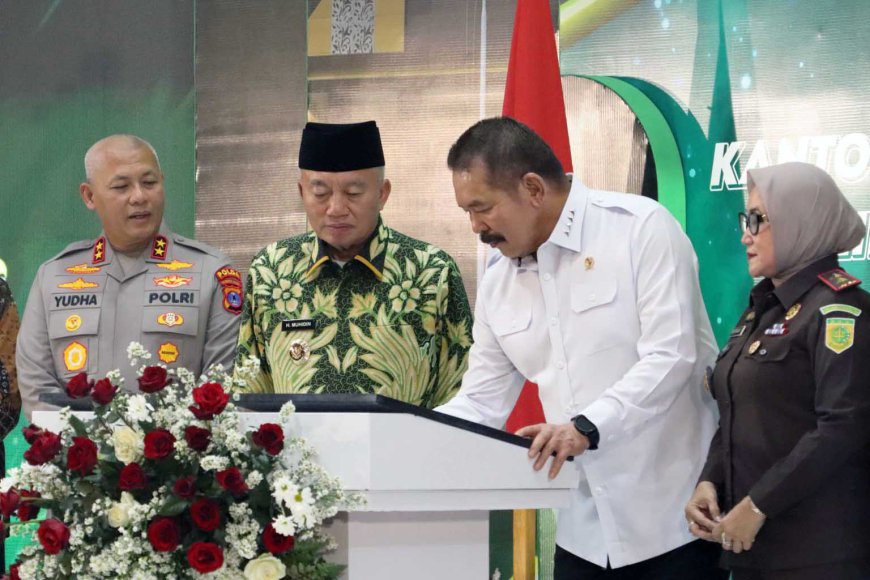 Jaksa Agung Burhanuddin Mengingatkan Jaksa di Kalsel Tidak Main Proyek