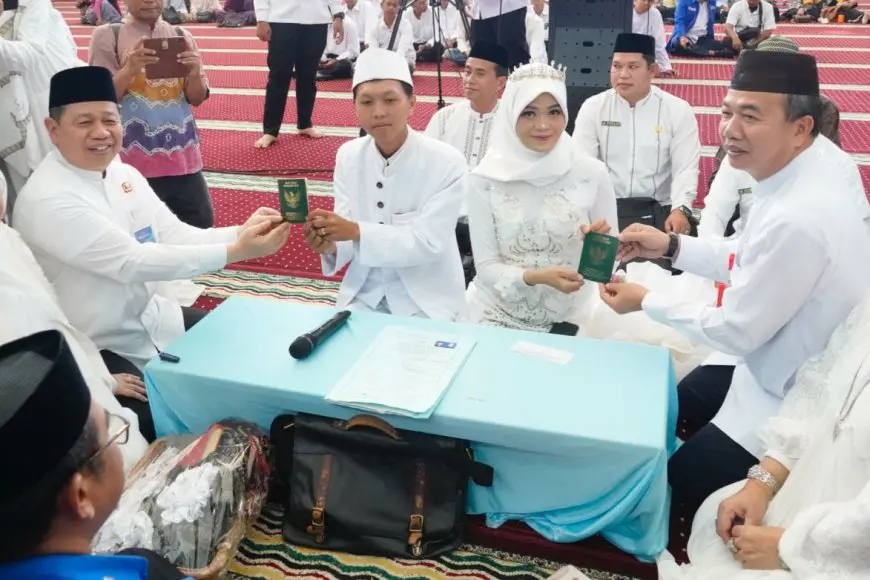 Kado Spesial HUT Kalsel ke-75, Ratusan Pasangan Ikuti Nikah Massal