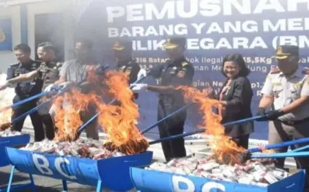 Bea Cukai Banjarmasin Bakar Rokok Ilegal, Cegah Kerugian Negara Rp1,3 Miliar
