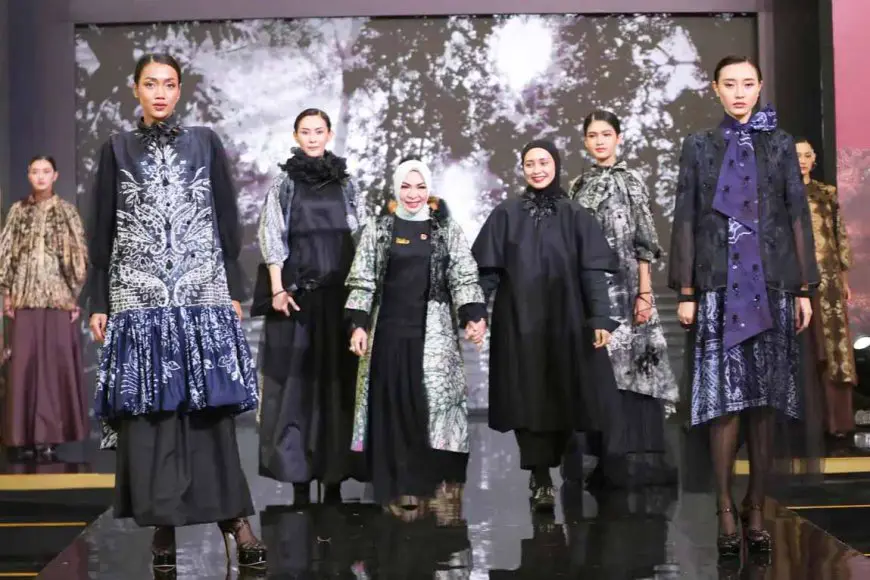 Bawa Sasirangan ke Pasar Global, Dekranasda Kalsel Gandeng Desainer Irmasari Joedawinata