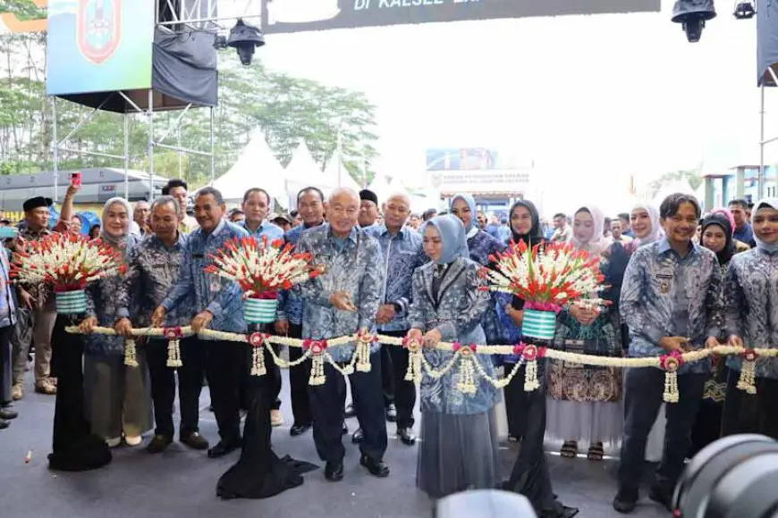 Diramaikan Ratusan Stan, Kalsel Expo dan BUMDesa 2025 Resmi Dibuka Gubernur Muhidin