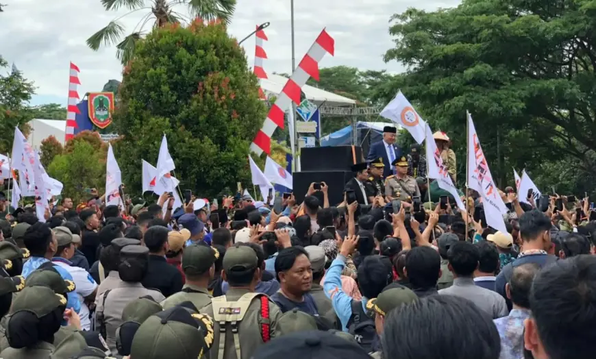 Tolak Taman Nasional Meratus, Ratusan Massa Sambangi Kantor Gubernur Kalsel