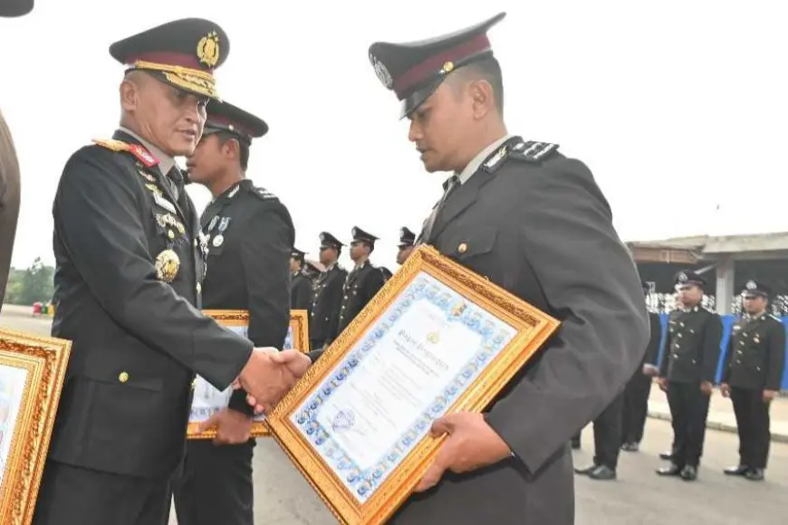 Momen HUT ke-80 RI, Polda Kalsel Beri Penghargaan 22 Personel Berprestasi