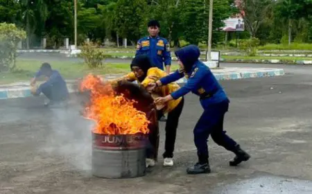 Sekretariat DPRD Batola Dilatih Penanggulangan Dini Kebakaran Menggunakan APAR