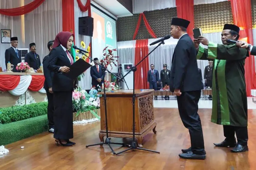 DPRD Batola Tambah Wajah Baru, PAW Resmi Diambil Sumpah