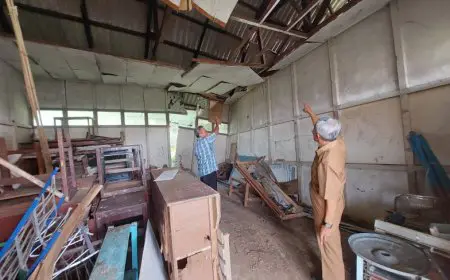 Fasilitas Buang Air Ambruk Sebagian, Murid SMPN 5 Belawang Batola Terpaksa Menumpang di WC Masjid