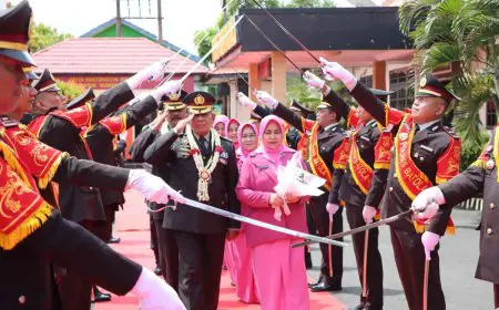 Empat Perwira Polres Batola Resmi Purnabakti, Juga Dititipi Seekor Kambing
