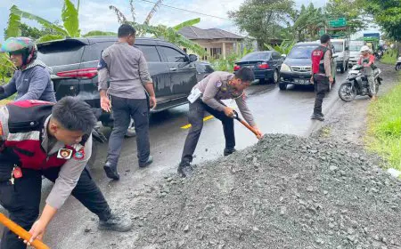 Sat Lantas Polres Batola Uruk Bahu Jalan Rawan Kecelakaan di Tikungan Habaya