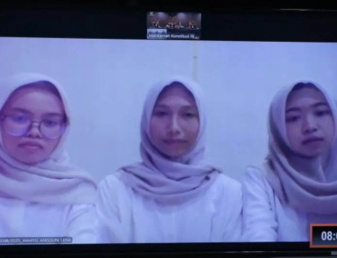 Pernah Kecelakaan Akibat Jalan Rusak, Tiga Mahasiswi Uji UU LLAJ ke Mahkamah Konstitusi