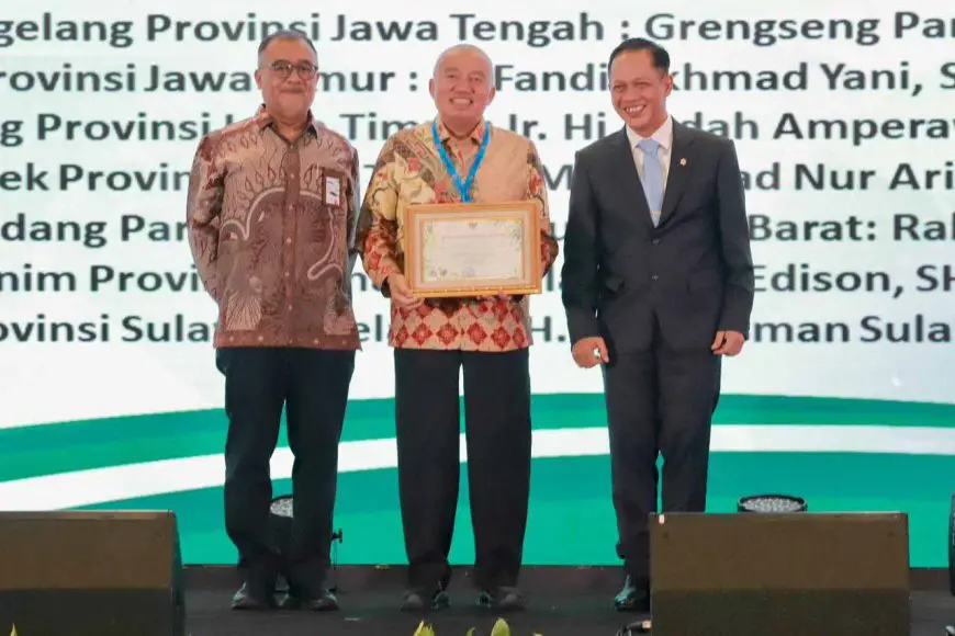 Gubernur Kalsel Raih Penghargaan Pembina Proklim 2025