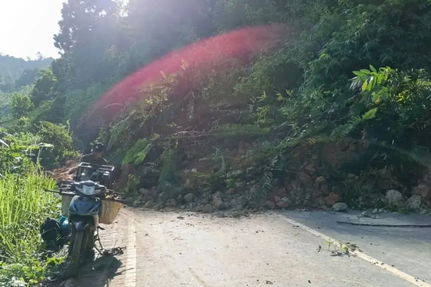Bukit Papua Longsor, Jalan Bypass Banjarbaru-Batulicin Lumpuh Total