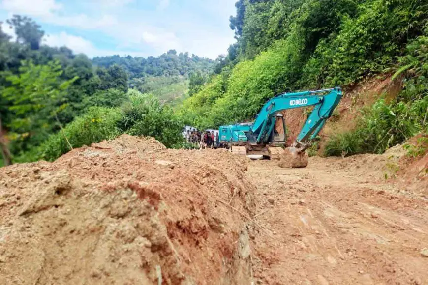 Material Longsor di Bypass Banjarbaru–Batulicin Dibersihkan, Lalu Lintas Mulai Normal