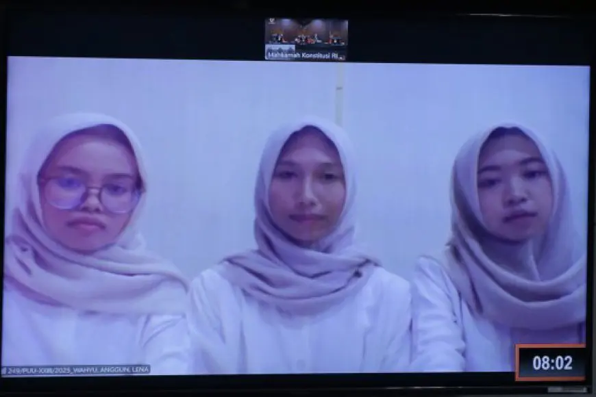 Pernah Kecelakaan Akibat Jalan Rusak, Tiga Mahasiswi Uji UU LLAJ ke Mahkamah Konstitusi