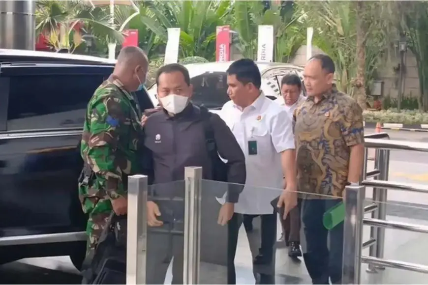 Sempat Melarikan Diri, Kasi Datun Kejari Hulu Sungai Utara Diserahkan Kejagung ke KPK