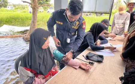 Peduli Banjir Jejangkit, Polres Batola dan RS Bhayangkara Layani Ratusan Warga Berobat Gratis