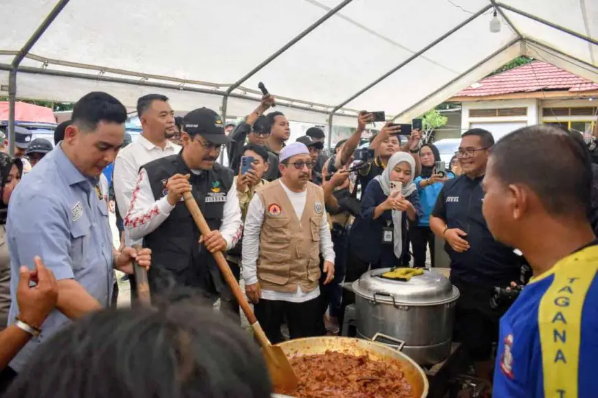 Susuri Banjir Sungai Tabuk Banjar, Mensos Pastikan Rumah Warga Tak Dibiarkan Rusak